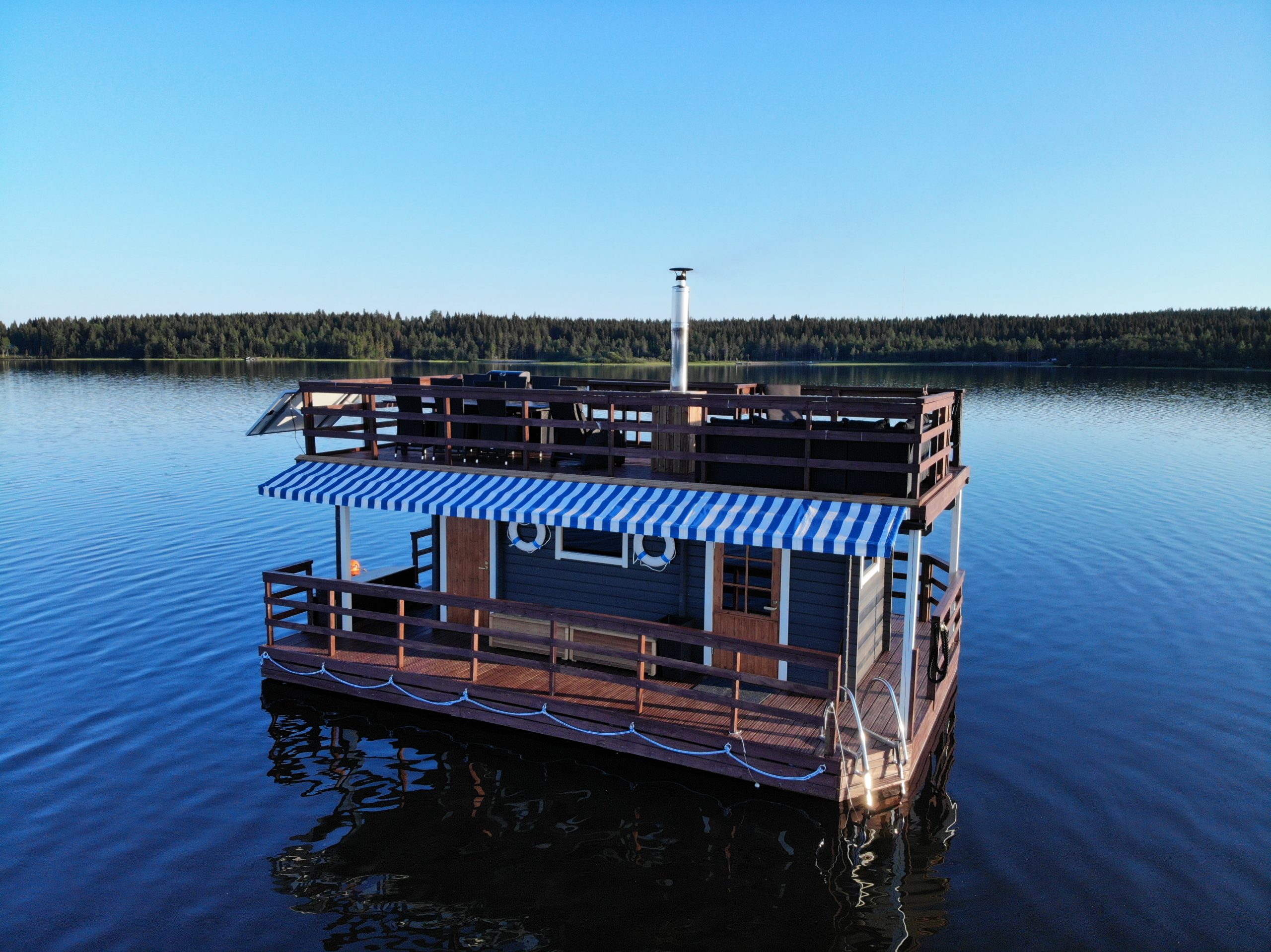 Saunalautta järvellä